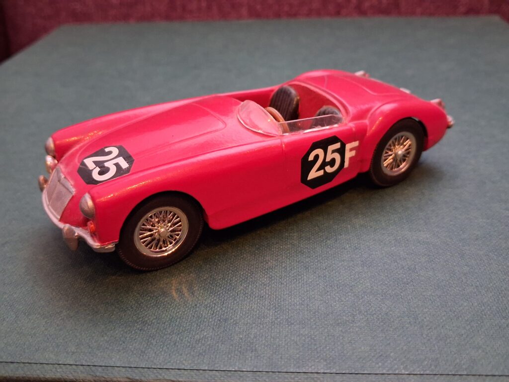 9-MGA.-Monogram-plastic-kit-Torrey-Pines-October-1955-1024x768