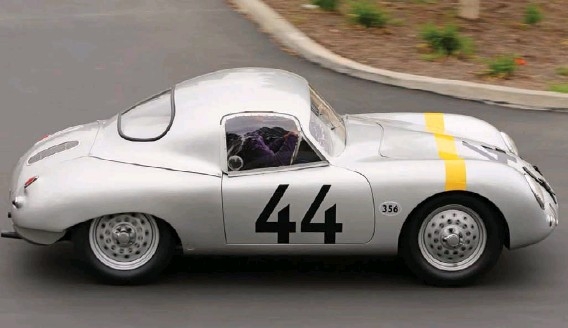 Porsche_Glöckler_Jeff_Wysard_right